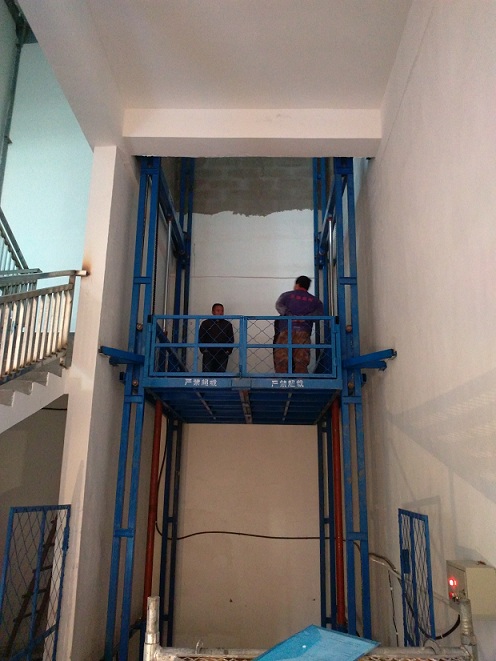 仓库货梯使用