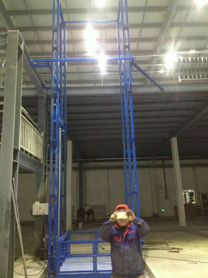 工厂货梯图片 工厂货梯图片