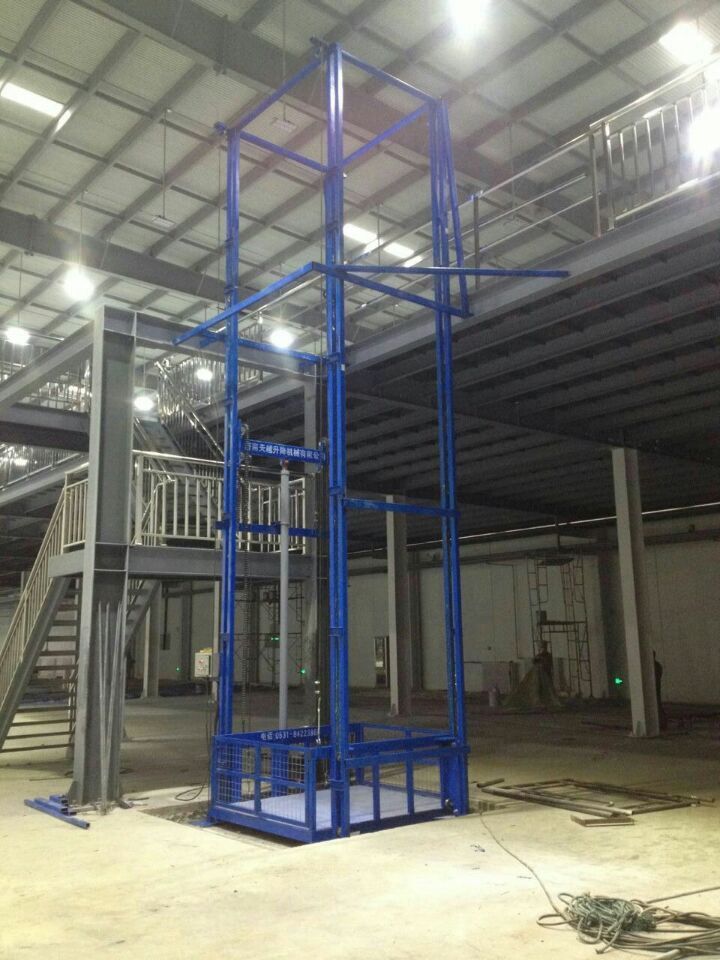 工厂简易货梯图片 工厂简易货梯图片