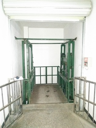 无机房货梯图片 无机房货梯正面图