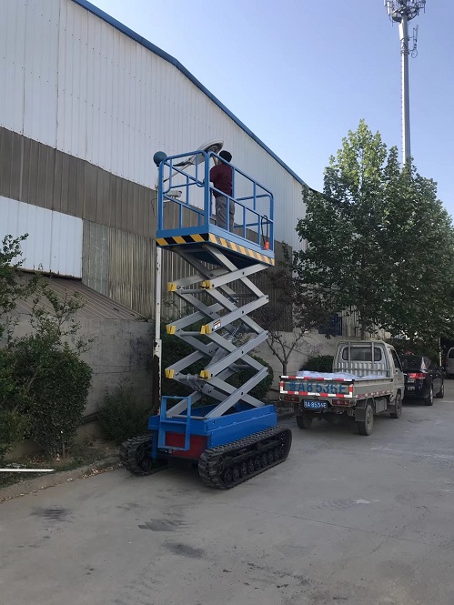 自走式履带升降机图片 自行式履带升降机图片