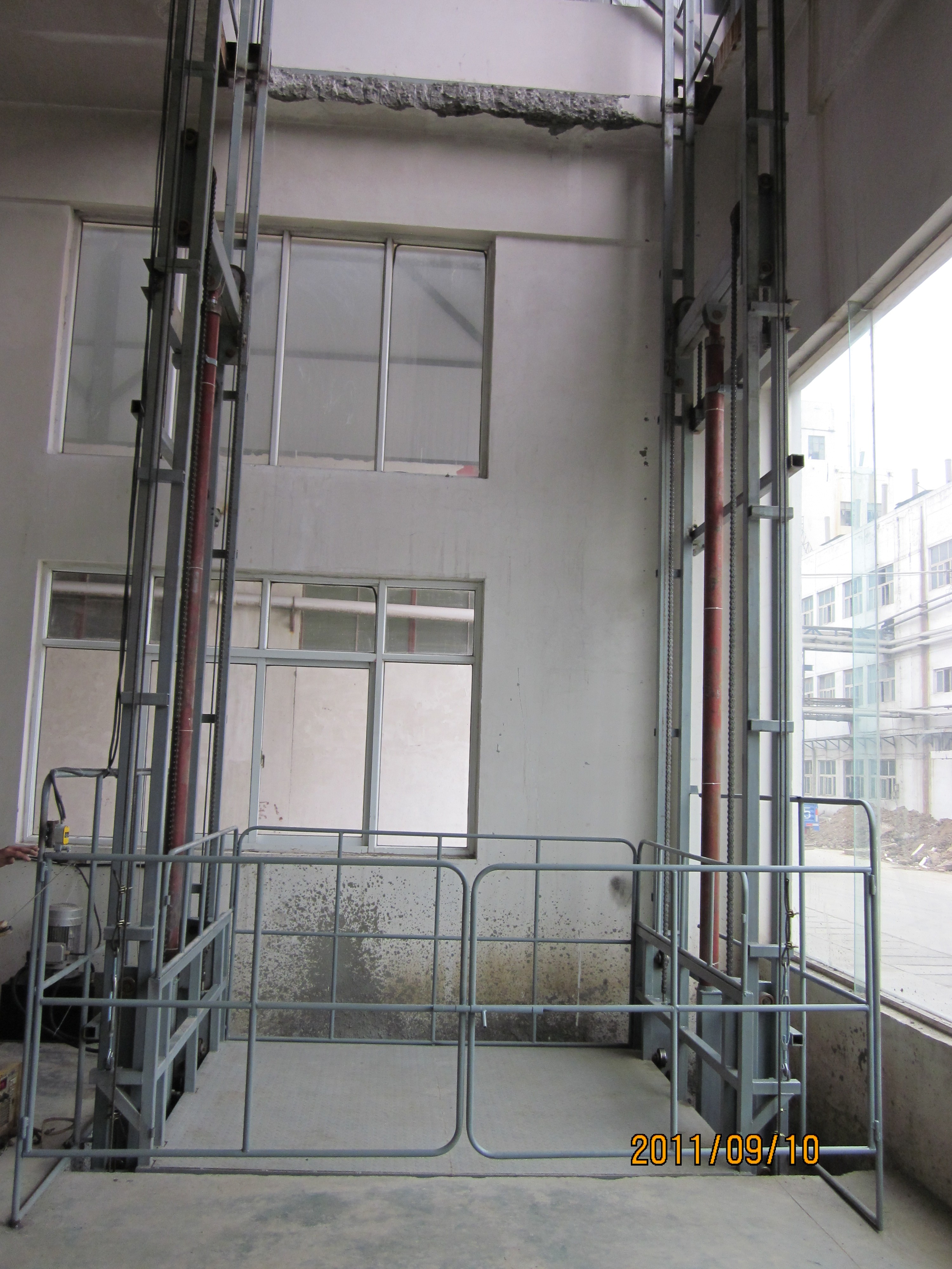 液压升降货梯 导轨式升降平台