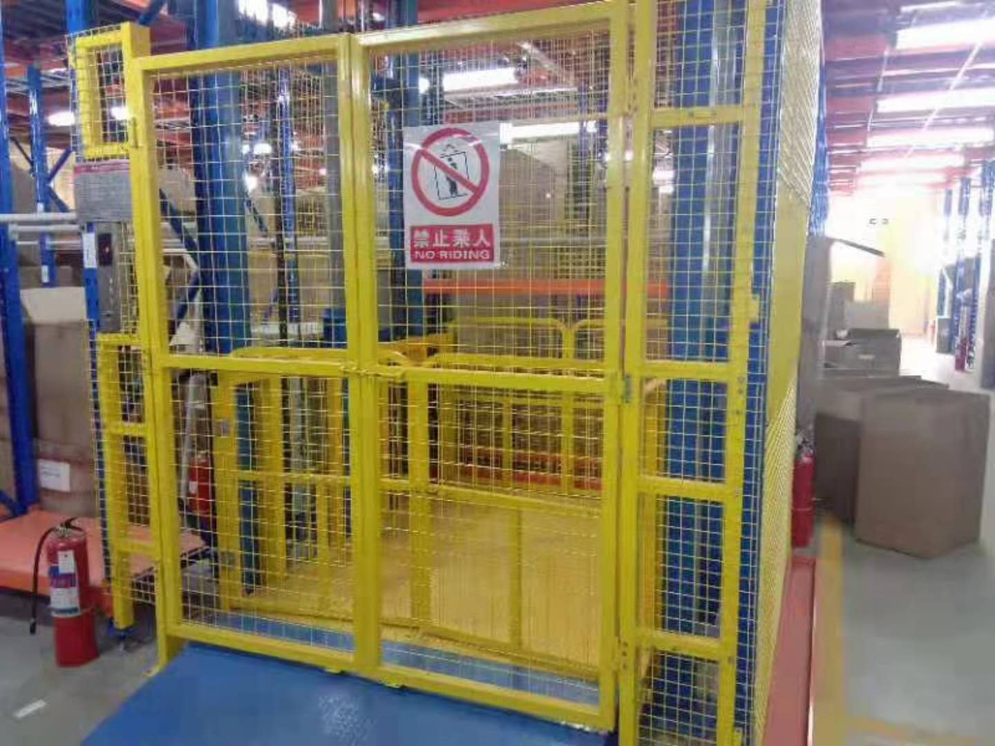 室内2吨货梯图片 两吨室内货梯图片