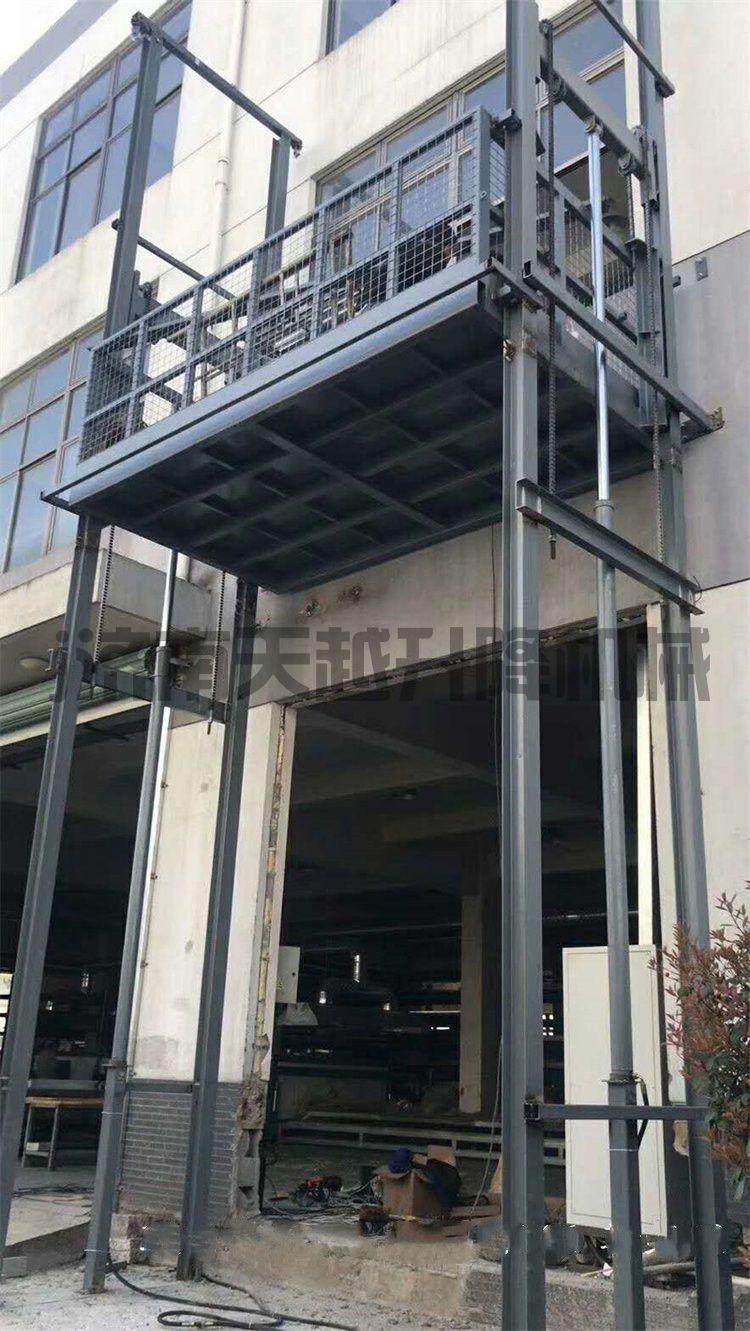 4层升降货梯图片