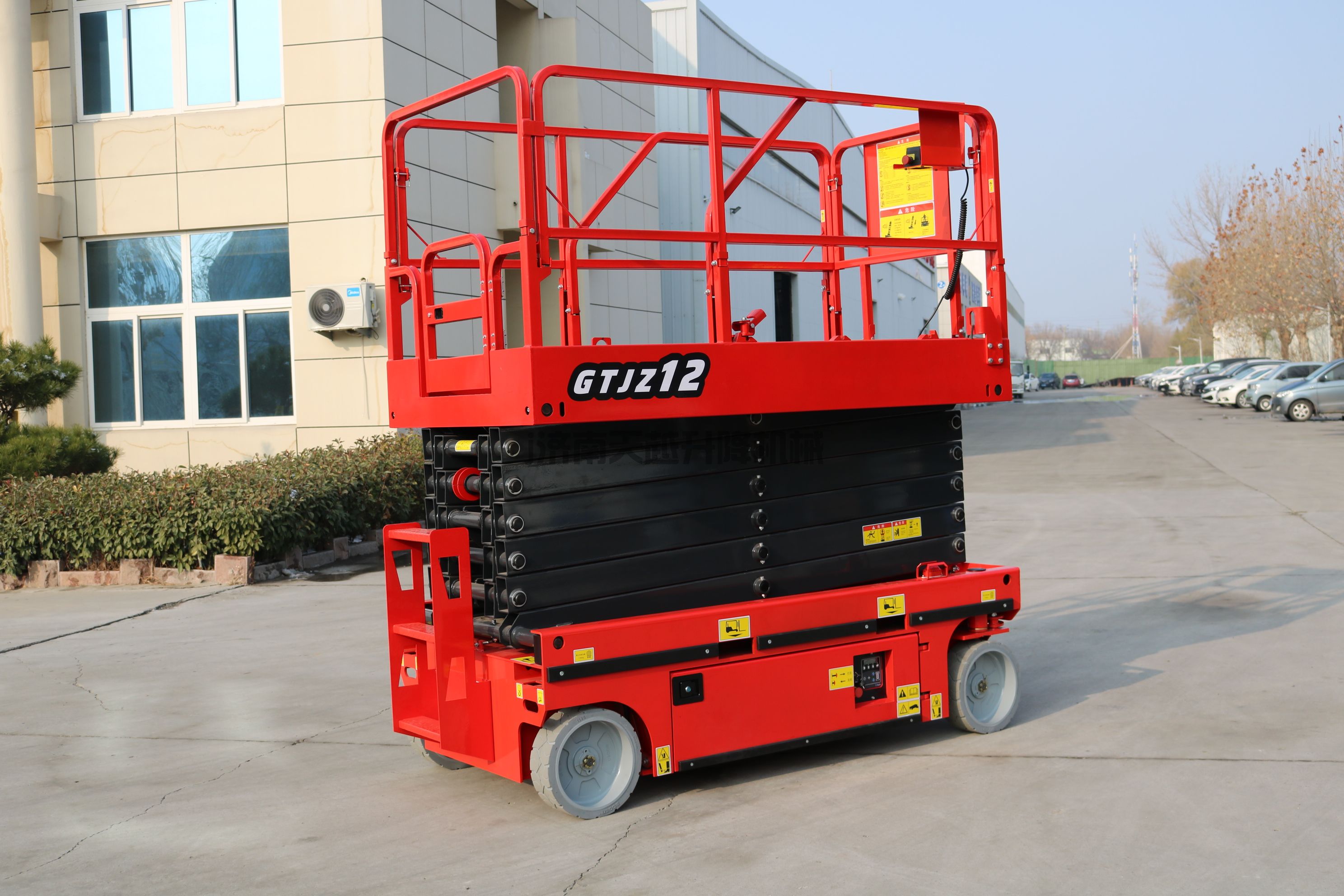 12米自行式升降机