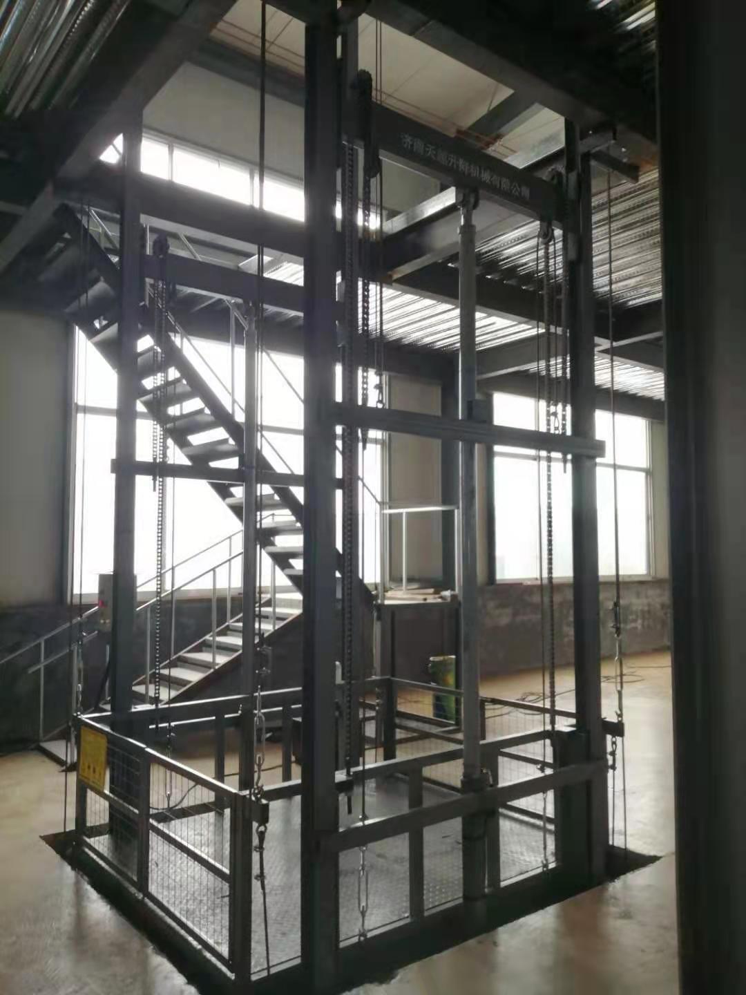 导轨式车间货运电梯(图1) 导轨式车间货运电梯(图1)